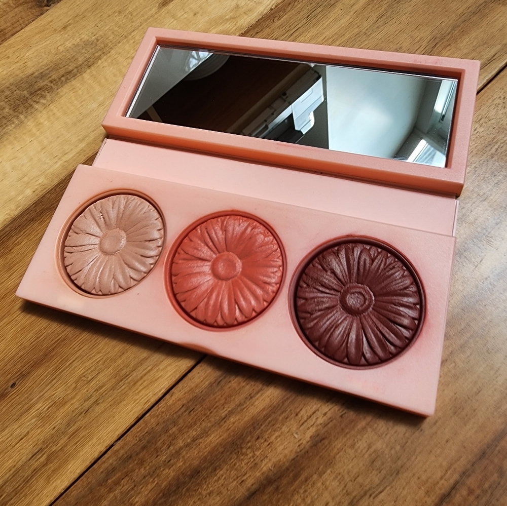 Clinique Blush Trio Palette in Warm Up